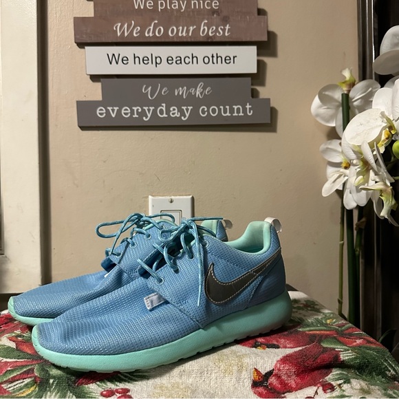 Nike Roshe Runs Womens Running Shoes - Picture 2 of 5